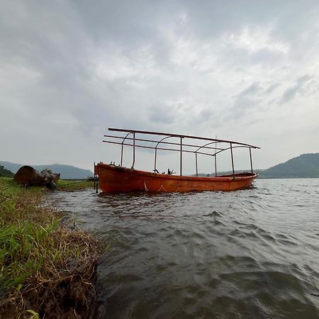 Hotel Mauli Agro Farm Dam View Resort Satara Buitenkant foto