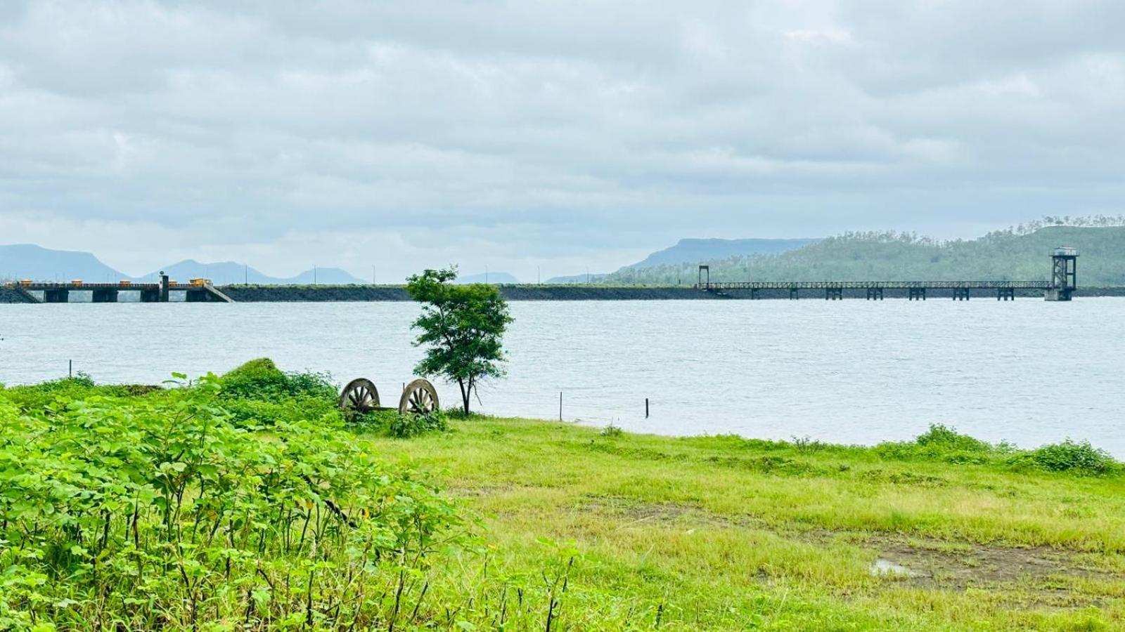Hotel Mauli Agro Farm Dam View Resort Satara Buitenkant foto