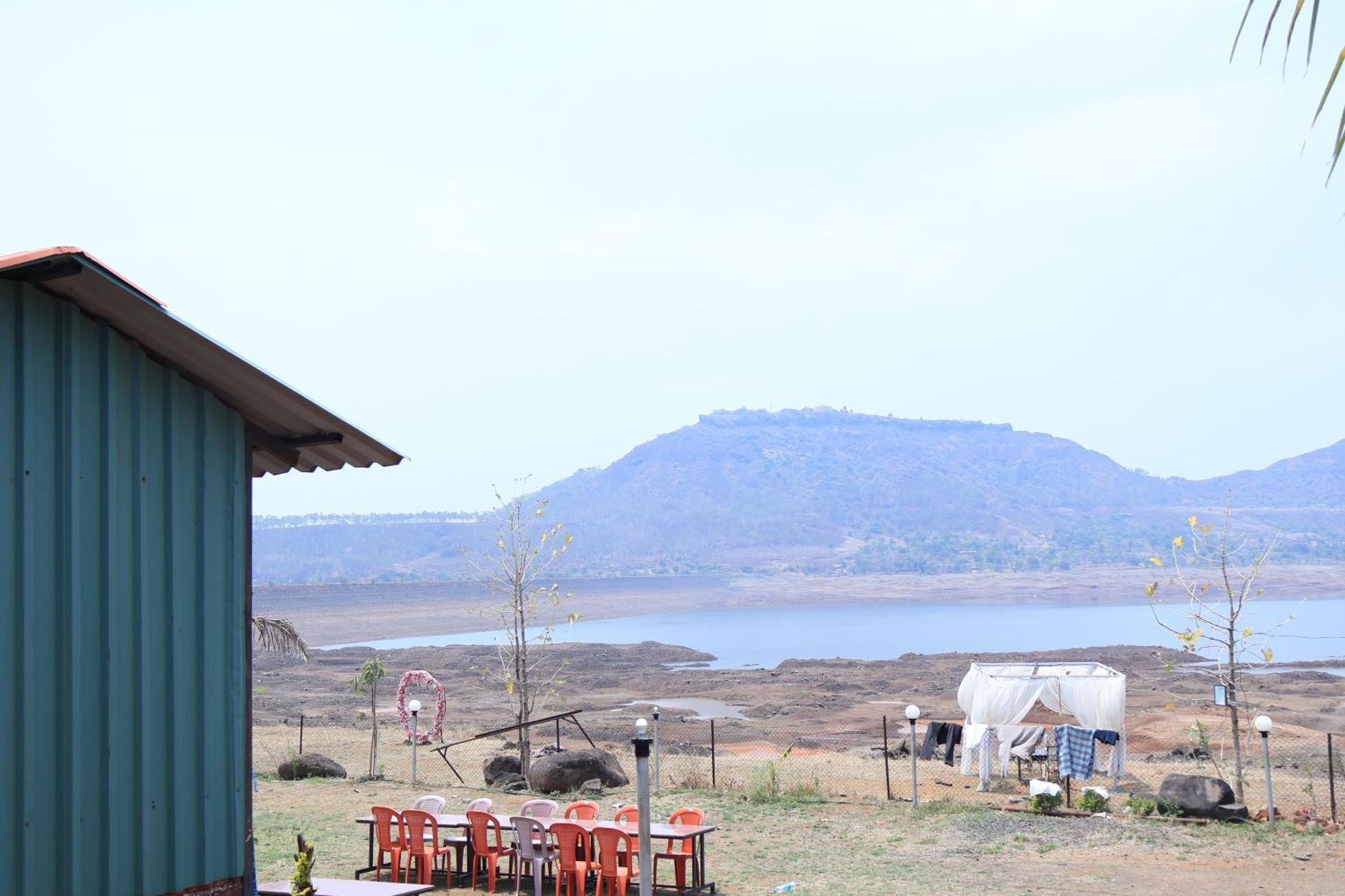 Hotel Mauli Agro Farm Dam View Resort Satara Buitenkant foto